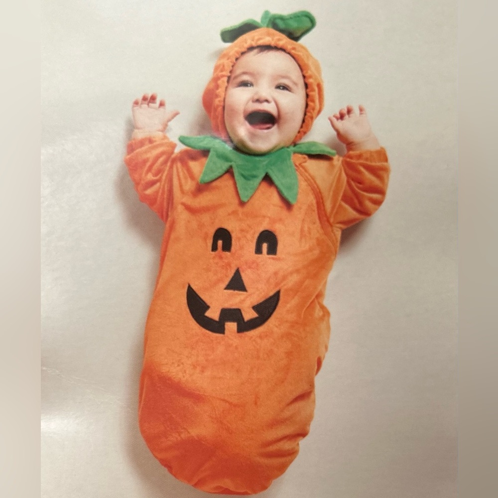 NWT Jack O Lantern Bunting with Hood Costume for Infants.